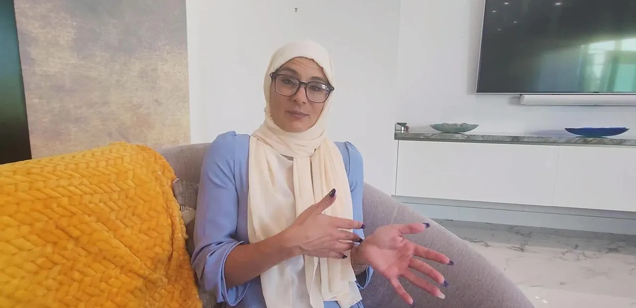 Cant Believe I Creampie My Hijab Stepmom - MomVids.com