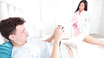 Evie Ling - Stepmom