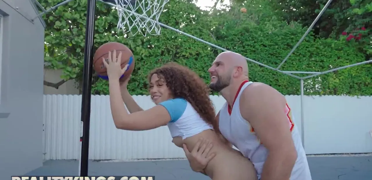 REALITY KINGS - Hot Petite Willow Ryder Watches JMac Playing Basketball &  Ends Up Sucking His Balls - MomVids.com