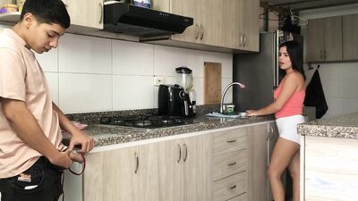 I fuck my stepsister while she washes the dishes - porn in Spanish