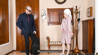 MATURE4K. Mature body is liked by guy who provokes inter-generational sex