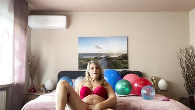 Red Nails and balloons that burst