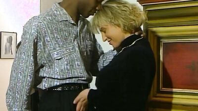 Blonde braucht den Schwarzen Schwanz