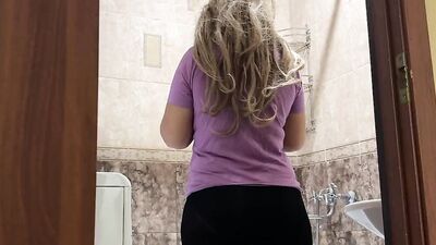 Stepmom does blowjob when she wants anal sex and gets a dick in her big ass
