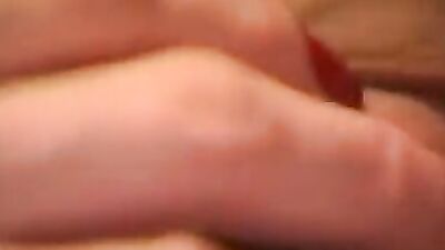 Mature MILF takes it up the ass